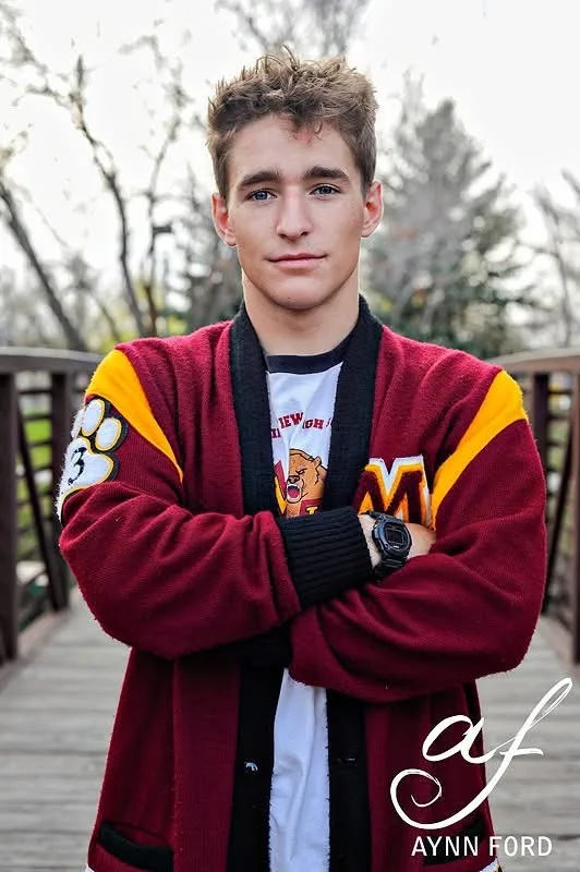 High School Senior photography session by Art With Aynn