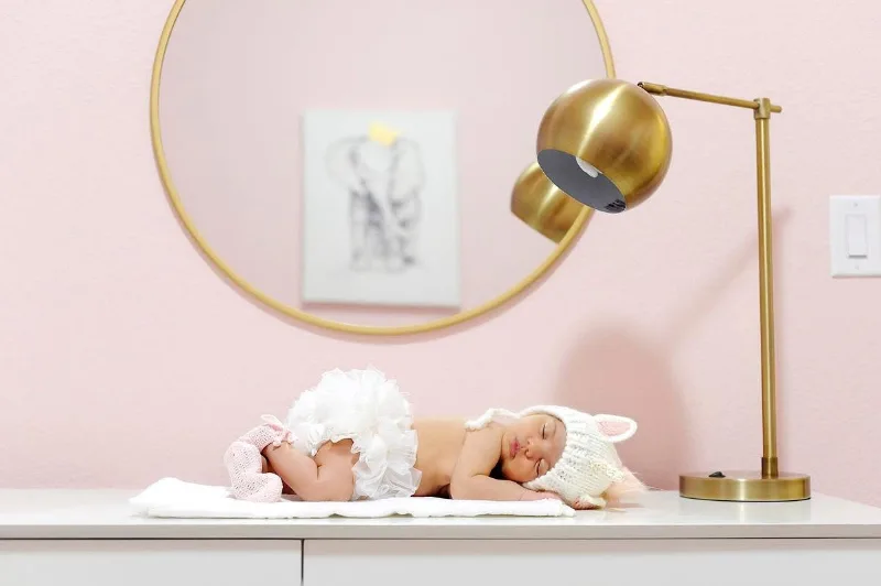 Newborn photography session by Art With Aynn